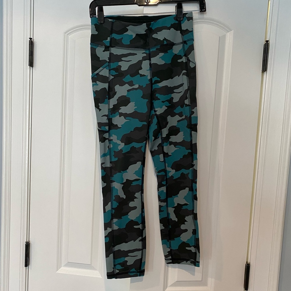 Green camouflage Lululemon workout pants